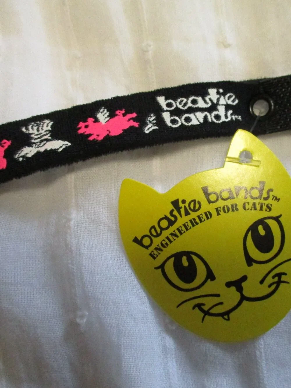 Cat collar-Beastie Bands Flying Pig